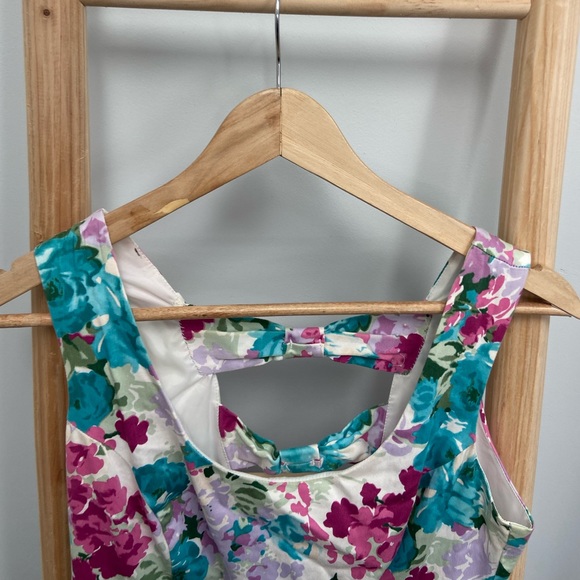 Review Floral Dress 10 White Pink Green Fit & Flare - Picture 3 of 6